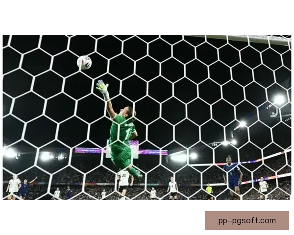 贝格尔神扑普特利亚斯绝平点球力挽狂澜拯救德国女足挺进胜局时刻